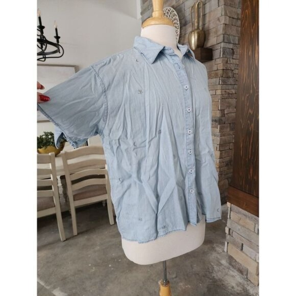 Boutique Button Down Moon & Stars Embroidered Top‎ Size Medium